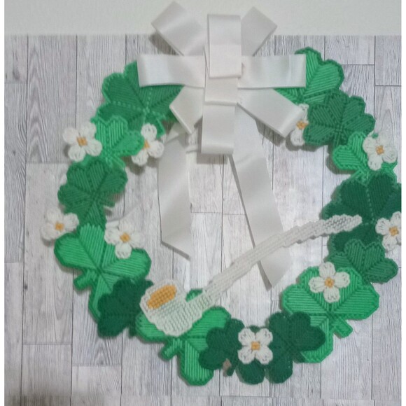 Plastic‎ Canvas Needlepoint Wreath St. Patrick's Day Shamrock Holiday Decor - Picture 1 of 2